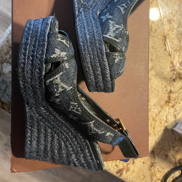 Louis Vuitton Vintage Denim heels in Perfect conditions ! - Picture 5 of 7